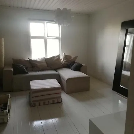 Cozy Wooden House Apartment *