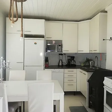Cozy Wooden House Huoneisto